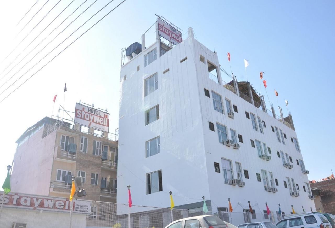 Staywell Hotel Pathānkot Kültér fotó